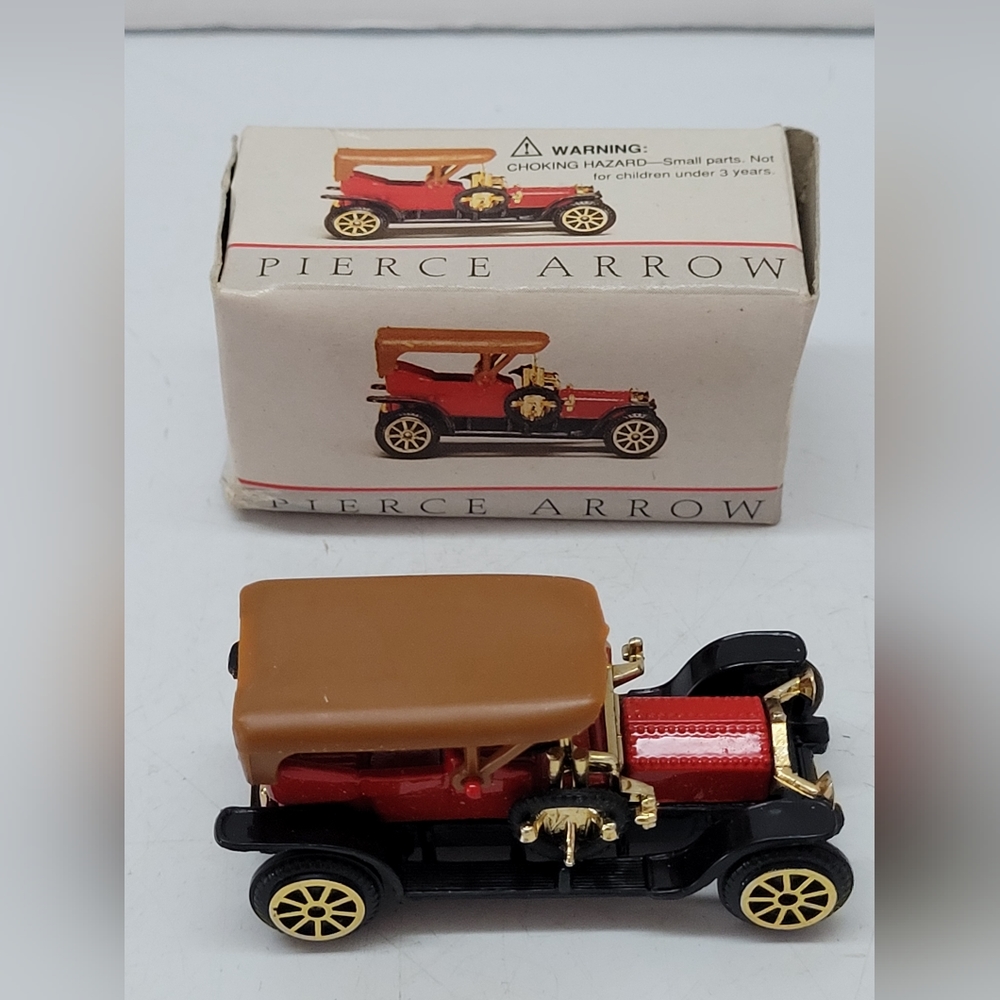 New In Box Reader's Digest Classic Car Miniatures 1906 Rolls-Royce Red #302 Anti